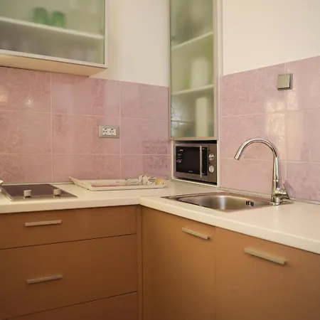 New 40 Old Town Apartment